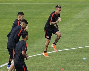 Chile beat Colombia on penalties to reach Copa semis