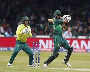 Comeback man Sohail lifts Pakistan to 308/7 against SA