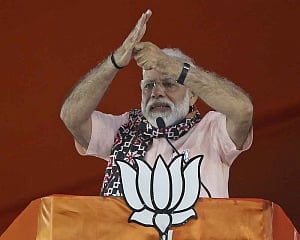 Cong, its allies have given up their fight in this LS poll: Modi