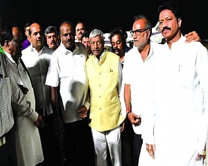 Cong-JD(S) in huddle to grasp at straws