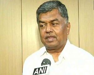 Cong leader Hariprasad alleges "match fixing" between Modi and Imran Khan on Pulwama attack