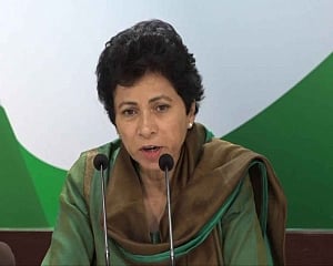 Cong releases poll manifesto; promises 33 pc quota for women in govt jobs, loan waiver for farmers
