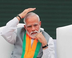 Country should have strong PM with only people as high Command: Modi