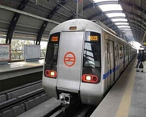 Crack noticed in track, metro services affected