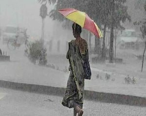 Cyclone 'Bulbul' disrupts normal life in Bengal; 4 killed