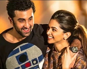 Deepika, Ranbir Kapoor share hugs, goodbye kisses