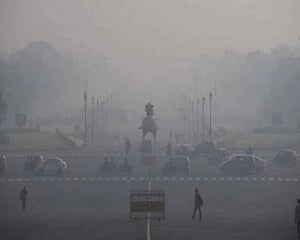 Delhi remains shrouded in toxic haze for third consecutive day
