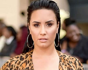 Demi Lovato gets 'survivor' neck tattoo
