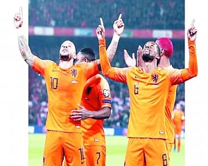 Depay triggers Dutch rout