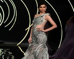 Diana Penty rules the runway as Gaurav Gupta's sea queen at ICW 2019