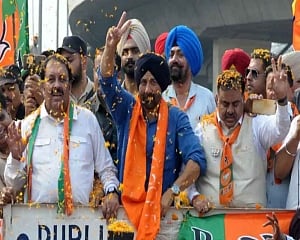 EC issues notice to Sunny Deol for 'violating' poll code