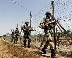 Eight injured in blast along LoC
