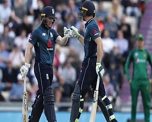 England edge out Pakistan in 2nd ODI