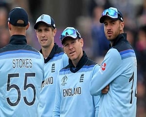 England opt to field against Australia