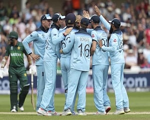 England recall Wood as they bowl against Pakistan