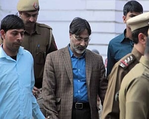 Ex-DU professor Geelani's post-mortem at AIIMS