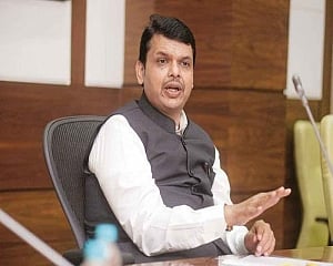 Fadnavis, Sena leader Raote to meet Maha Governor
