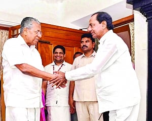 Federal front gathers mass