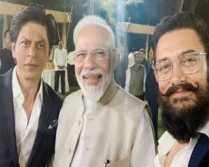 Film fraternity comes together to pay tributes to Mahatma Gandhi