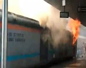Fire breaks out in Chandigarh-Kochuvalli Express' rear power car at New Delhi station