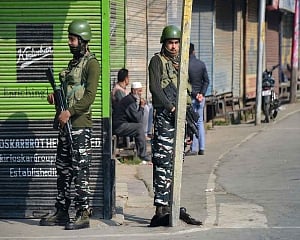 Firing on security forces in Pulwama, none injured