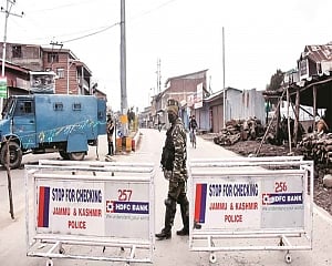 Five Kashmiri political leaders released after four months of detention
