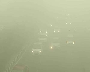 Fog blankets Delhi and surrounding areas, trains and flights hit, 6 killed in Gr Noida accident