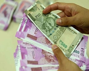 Foreign investors pump in Rs 10,312 cr in June so far