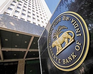 FY19 CAD inches up to 2.1%; but more than halves in Q4