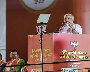 Gandhi family used INS Viraat as 'personal taxi': Modi
