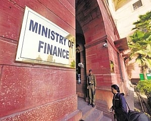 Govt sacks 15 customs, central excise officers on charges of corruption, bribery