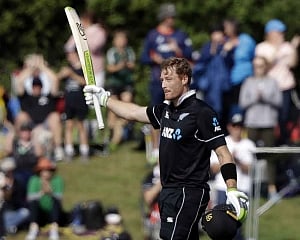 Guptill runs flow sweeps New Zealand past Bangladesh