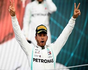 Hamilton hails Lauda in sixth title celebrations