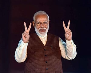 Humbled to have got people's support in Maha again; will work with same zeal in Hry: Modi