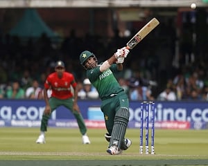 Imam scores hundred, Pakistan post 315 for 9 but out of semifinal race