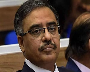Important for Pakistan and India to resolve all outstanding issues through dialogue: Pak envoy