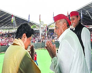 In historic turn, Maya shares dais with MSY