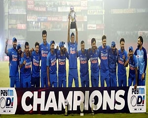 India beat WI by 4 wickets, win series 2-1