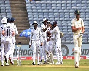 India close in on innings victory after reducing SA to 74/4 at lunch