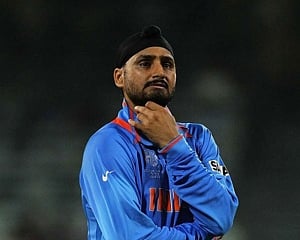 India shouldn't play Pakistan in WC, says Harbhajan