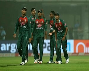 India struggle to 148 for six in opening T20