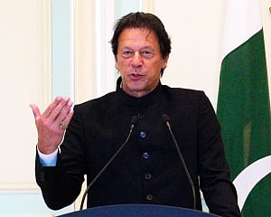 Indian pilot to be freed Friday as 'peace gesture', says Imran