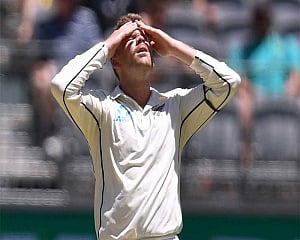 Injury cuts short Ferguson's bowling stint on Test debut