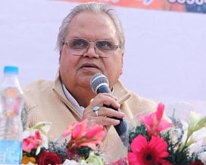 J-K Governor briefs HM Amit Shah on Kashmir situation