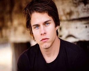 Jake Manley joins Bella Thorne in 'Southland'