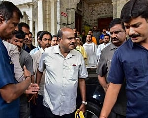 K'taka Assembly fails to meet 1.30 pm deadline for trust Vote set by Governor