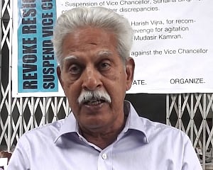 K'taka cops take custody of Varavara Rao in naxal attack case