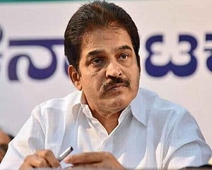 Karnataka Cong dissolved; state chief, working prez retained
