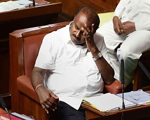 Karnataka crisis: Kumaraswamy moves SC against Governor setting deadline for trust vote