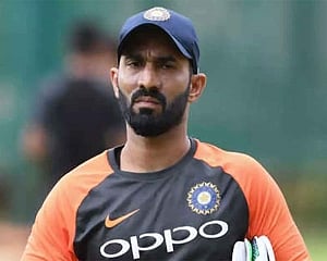 Karthik tenders unconditional apology after violating BCCI clause